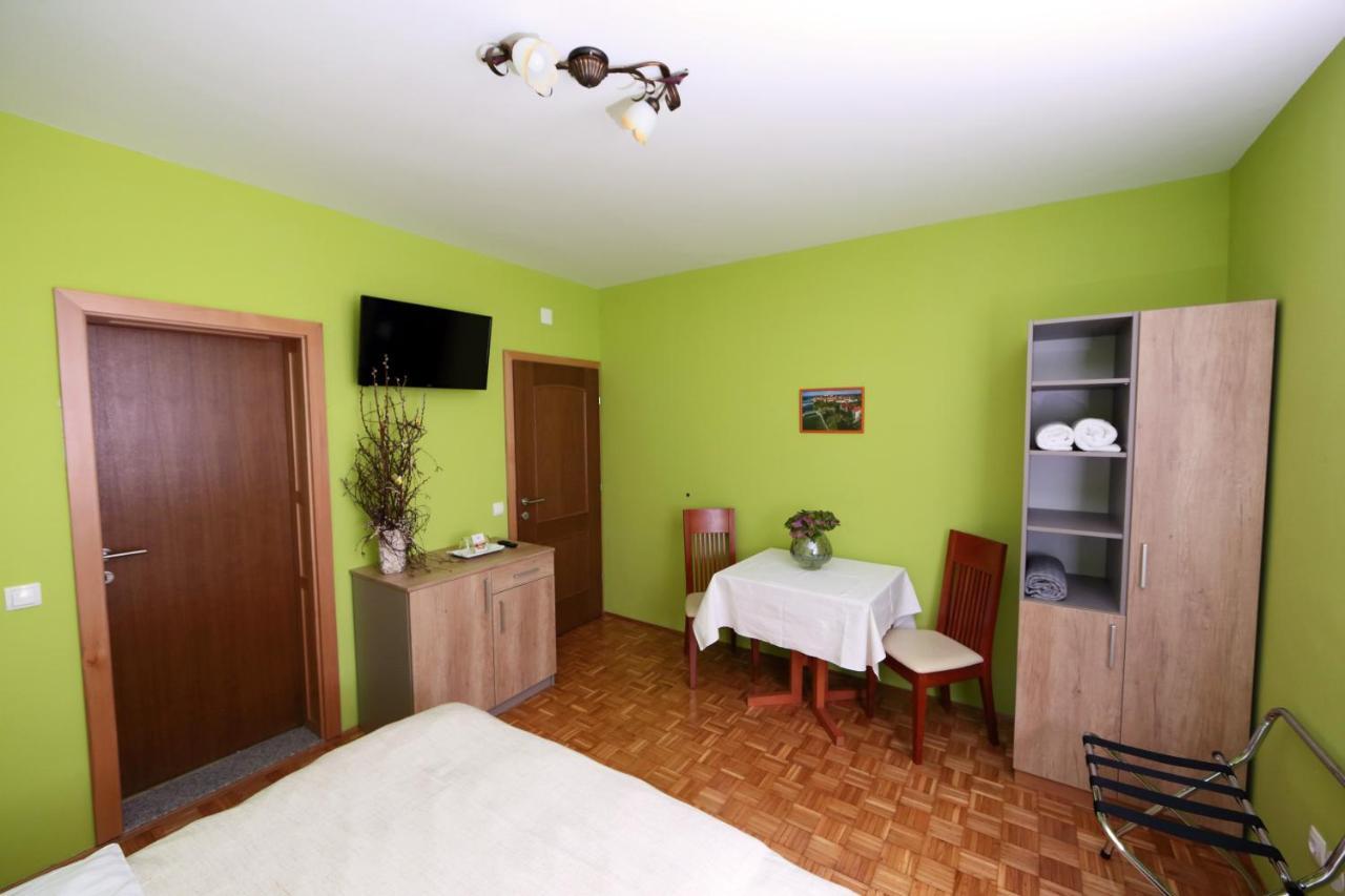 プトゥイ Sobe Grabar Bed & Breakfast エクステリア 写真