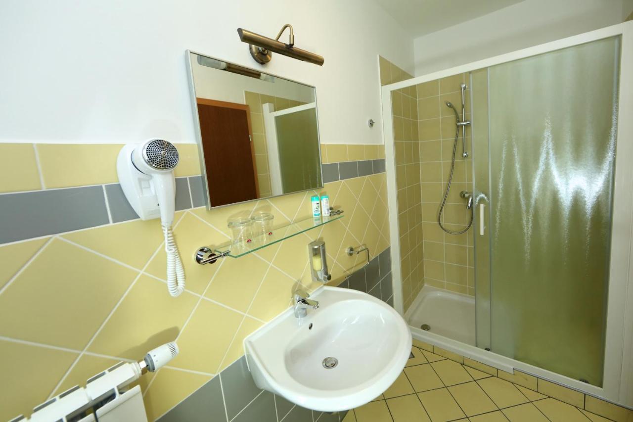 プトゥイ Sobe Grabar Bed & Breakfast エクステリア 写真