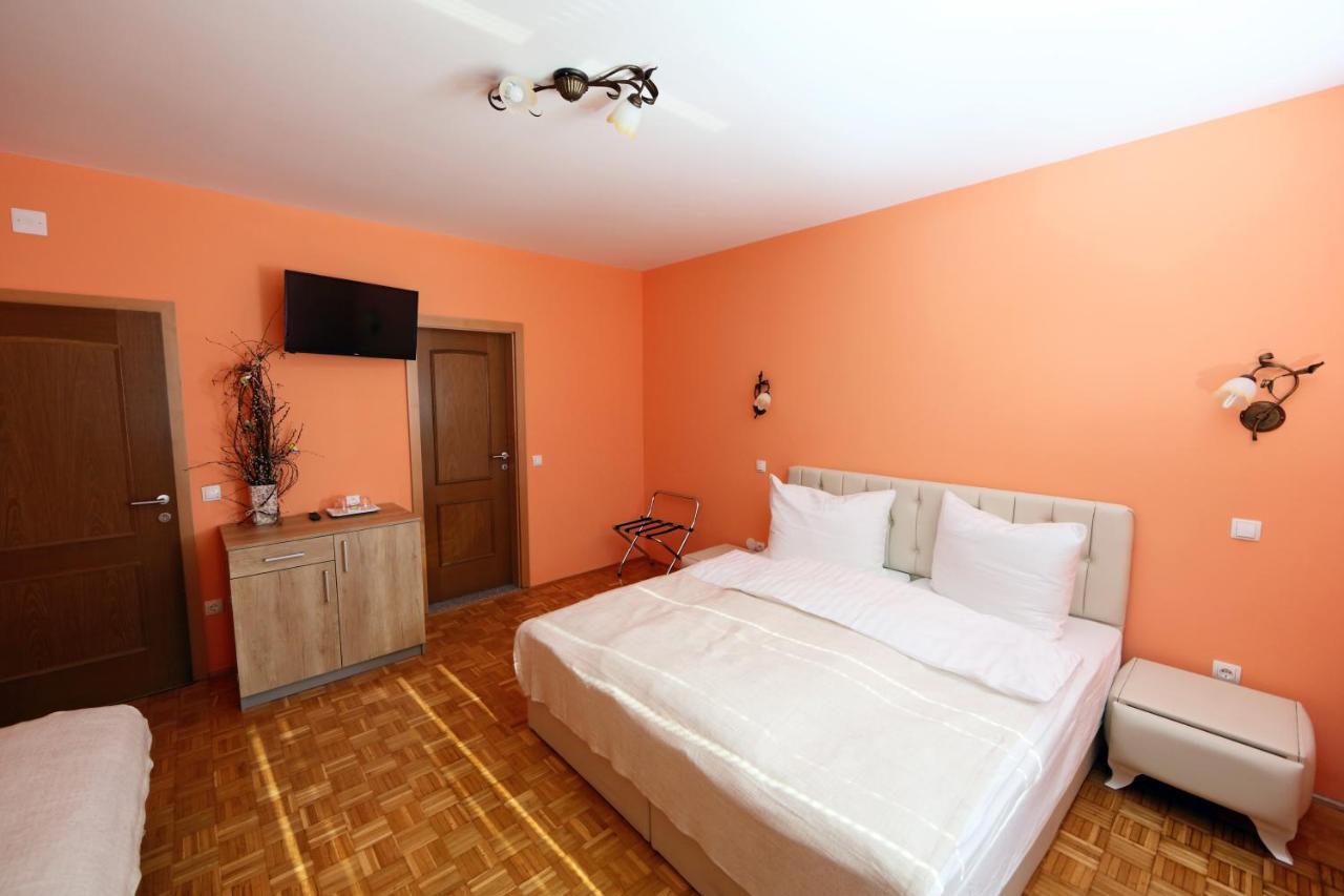 プトゥイ Sobe Grabar Bed & Breakfast エクステリア 写真