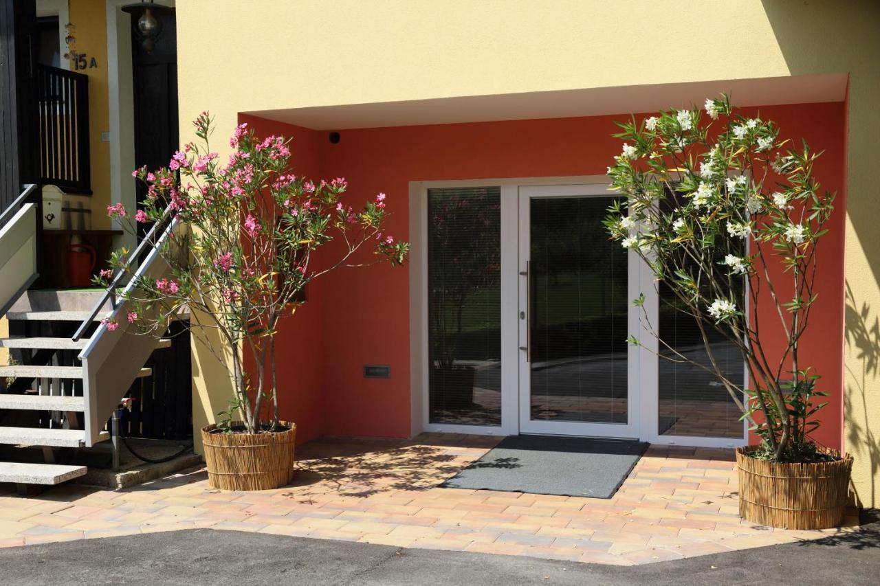 プトゥイ Sobe Grabar Bed & Breakfast エクステリア 写真
